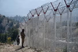 Binh sỹ Pakistan gác tại biên giới với Afghanistan. (Ảnh: AFP/TTXVN)