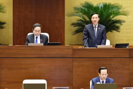 Phó Chủ tịch Quốc hội Nguyễn Khắc Định điều hành phiên họp. (Ảnh: Minh Đức/TTXVN)