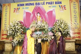 Nghi thức Niêm hoa tại Đại lễ Phật đản 2023 tại Bắc Ninh. (Ảnh: Trần Việt/TTXVN)