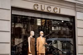 Một cửa hàng thời trang xa xỉ của Gucci ở trung tâm Paris. (Ảnh: Bloomberg)