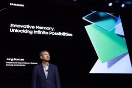 Ông Lee Jung-bae, Chủ tịch Bộ phận giải pháp thiết bị giám sát hoạt động kinh doanh chip của Samsung Electronics, phát biểu tại một sự kiện tại San Jose, California, Mỹ ngày 20 tháng 10 năm 2023. (Ảnh: Samsung Electronics)