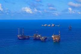 Khu khai thác dầu tại mỏ Bạch Hổ (thuộc Petrovietnam), (Ảnh: Huy Hùng/TTXVN)