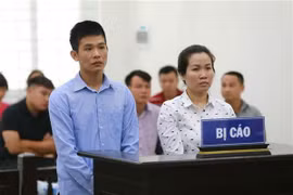 Bị cáo Đỗ Thị Bích Hằng và bị cáo Đào Văn Tùng. (Ảnh: Doãn Tấn/TTXVN)