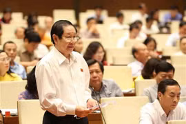 Bộ trưởng Bộ Nội vụ Lê Vĩnh Tân giải trình làm rõ ý kiến của Đại biểu Quốc hội. (Ảnh: Phương Hoa/TTXVN)