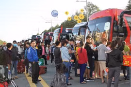 Hưng Yên: Gần 60 chuyến xe đưa công nhân về quê ăn Tết