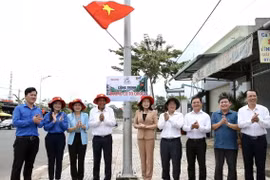 Bình Phước tiếp nhận 5.000 lá cờ và khánh thành 'Đường cờ Tổ quốc'