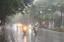 Hà Nội tiếp tục nồm ẩm, nhiều nơi trên cả nước mưa lớn vào cuối tuần