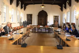 Thúc đẩy hợp tác với Đại học Cambridge trong tăng trưởng xanh và KHCN