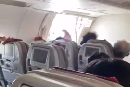 Người đàn ông mở cửa máy bay Asiana Airlines có thể bị phạt 10 năm tù