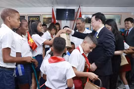Chủ tịch QH thăm Trường phổ thông đặc biệt hữu nghị Cuba-Việt Nam