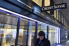 UBS cắt giảm nhân sự ở Credit Suisse sau vụ siêu sáp nhập
