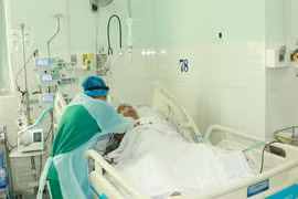 Ngày 17/5: Ghi nhận 2.043 ca mắc mới COVID-19, 75 bệnh nhân thở ôxy
