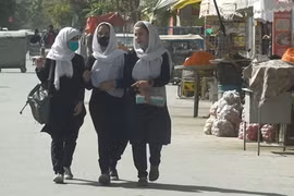 LHQ kêu gọi Afghanistan xem xét lại lệnh cấm nữ giới tiếp cận giáo dục