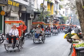 Khách du lịch quốc tế đến Hà Nội đạt ngưỡng gần 1 triệu lượt người