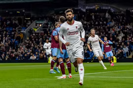 Premier League: M.U thắng nhọc, Manchester City vẫn vô đối