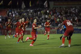 V-League: TP.HCM tiếp tục bại trận, Hà Nội FC rơi xuống vị trí thứ 3