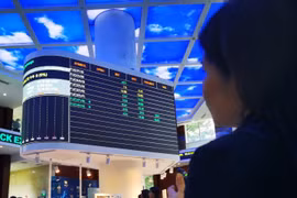 Cổ phiếu "vua" trước áp lực của thị trường tài chính toàn cầu