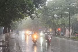 Bắc Bộ chiều tối và đêm có mưa rào và dông, miền núi mưa to