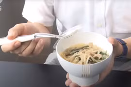 Công ty Nhật sắp tung ra thị trường thìa và bát làm thức ăn ngon hơn