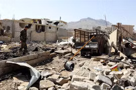 Cảnh đổ nát sau một vụ nổ ở thủ đô Sanaa, Yemen ngày 9/4/2019. (Ảnh: THX/TTXVN)