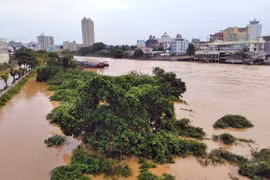 Trận mưa lớn đêm 25, rạng sáng ngày 26/5 đã khiến nước lũ trên sông Ka Long dâng cao. 