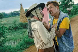 Ở "30 chưa phải Tết," Trường Giang thử sức với một vai diễn mang nhiều sắc thái. (Ảnh: Đoàn làm phim)
