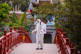 Trong thời gian qua, các di tích vẫn thường xuyên được phun khử trùng. (Ảnh: Vietnam+)