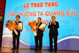 Tôn vinh nhà khoa học xuất sắc ở lĩnh vực nghiên cứu cơ bản