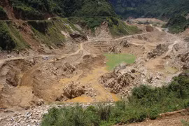 "Lời nguyền tài nguyên": Ở đâu có mỏ, nơi đó dân còn đói nghèo 