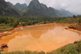 Hiểm họa khai thác khoáng sản: Hồ thải “treo” trên đầu dân 