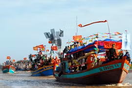Tưng bừng lễ hội Nghinh Ông của ngư dân Trà Vinh