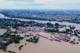 Cảnh ngập lụt tại Gowa trên Sulawesi của Indonesia ngày 23/1 vừa qua. (Ảnh: AFP/TTXVN)