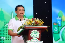 Ông Nguyễn Toàn Thắng, Giám đốc Sở Tài nguyên và Môi trường TP Hồ Chí Minh phát biểu tại ngày hội. (Ảnh: Xuân Dự/TTXVN) 