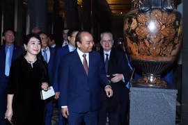 Hình ảnh Thủ tướng thăm Cung điện Mùa Đông và Khu lưu niệm của Lenin