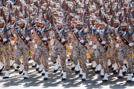 Lực lượng Vệ binh Cách mạng Hồi giáo Iran (IRGC) tại lễ duyệt binh ở Tehran ngày 22/9/2018. (Ảnh: AFP/TTXVN) 
