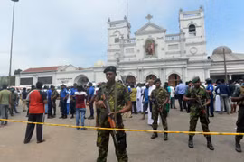 Lực lượng an ninh Sri Lanka phong tỏa hiện trường vụ nổ tại nhà thờ ở khu vực Kochchikade, Colombo, ngày 21/4. (Ảnh: AFP/TTXVN)