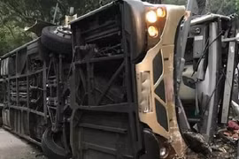 Ảnh minh họa một vụ xe buýt bị lật ở Hong Kong. (Nguồn: scmp)