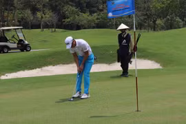 Vận động viên thi đấu tại giải Golf Chuyên nghiệp VCPG Tour Tràng An Championship 2019. (Ảnh: Ninh Đức Phương/TTXVN)