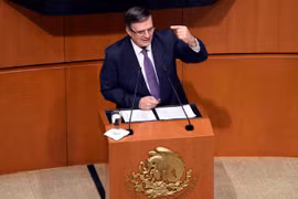 Ngoại trưởng Mexico Marcelo Ebrard tại cuộc họp báo ở Mexico city ngày 14/6. (Ảnh: AFP/TTXVN)