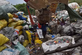 Một bãi rác thải ở Manila, Philippines. (Ảnh: AFP/TTXVN)
