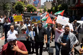 Người dân Palestine biểu tình phản đối hoạch hòa bình Trung Đông của Mỹ tại thành phố Ramallah, Bờ Tây ngày 25/6 vừa qua. (Ảnh: AFP/TTXVN)
