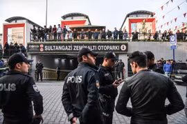 Cảnh sát Thổ Nhĩ Kỳ gác tại Istanbul. (Ảnh: AFP/TTXVN)