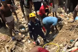 Tìm kiếm nạn nhân. (Nguồn: euronews)
