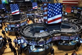 Hai chỉ số Dow Jones và S&P 500 thiết lập kỷ lục mới