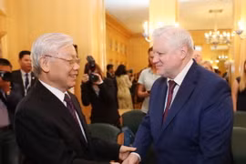 Tổng Bí thư Nguyễn Phú Trọng tiếp Chủ tịch Đảng nước Nga Công bằng Sergey Mikhailovich Mironov. (Ảnh: Trí Dũng/TTXVN)