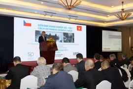 Ông Võ Tân Thành, Phó Chủ tịch Phòng Thương mại Công nghiệp Việt Nam (VCCI), phát biểu khai mạc diễn đàn. (Ảnh: Thanh Vũ​/TTXVN)