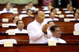 Ông Samdech Heng Samrin phát biểu tại lễ khai mạc một phiên họp Quốc hội ở Phnom Penh. (Nguồn: AFP/ TTXVN)