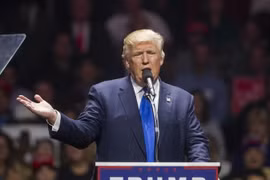 Ông Donald Trump trong cuộc vận động tranh cử tại bang New Hampshire ngày 7/11. (Nguồn: AFP/TTXVN)