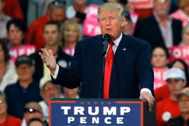 Ứng viên Donald Trump trong cuộc vận động tranh cử ở Springfield, bang Ohio, ngày 27/10. (Nguồn: AFP/TTXVN)