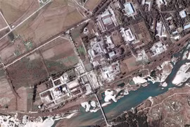 Hình ảnh vệ tinh chụp cơ sở hạt nhân Yongbyon, cách thủ đô Bình Nhưỡng của Triều Tiên 100km về phía Bắc. (Nguồn: EPA/TTXVN) 